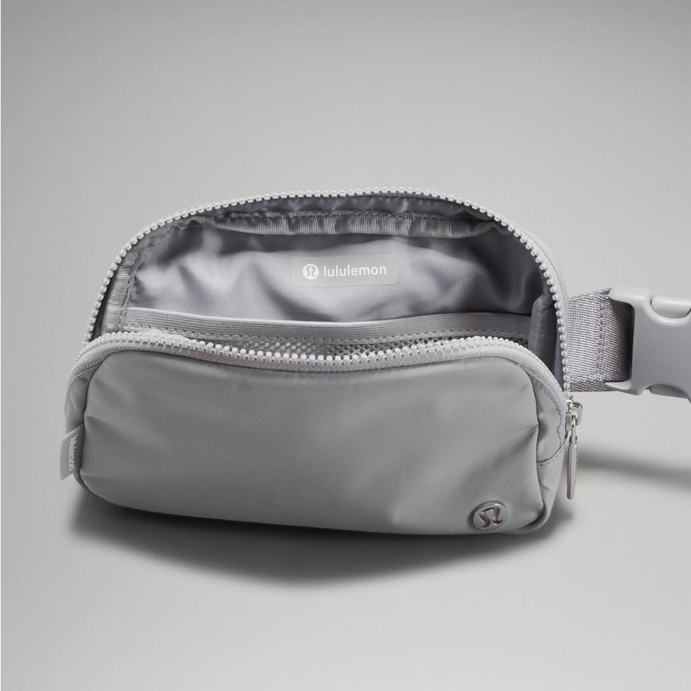 Lululemon Athletica Everywhere Belt Bag 1L silver✨ - Picture 5 of 6